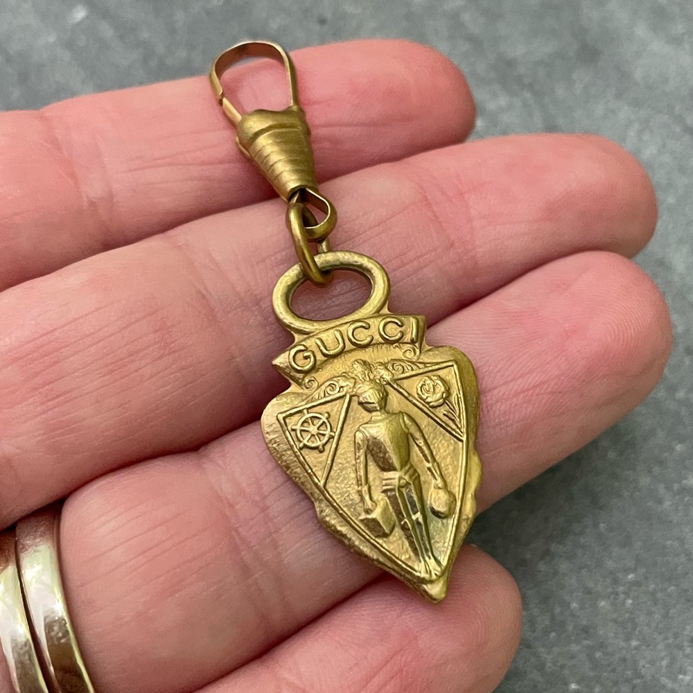 Vintage Gucci Gold Emblem Keychain Bag Charm - Picture 3 of 13